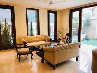 DLF Galleria - 5 BHK House for Sale in Phase 4 DLF, Gurgaon